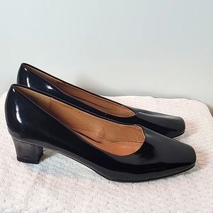Auditions 7.5 Wide Patent Classy black pumps